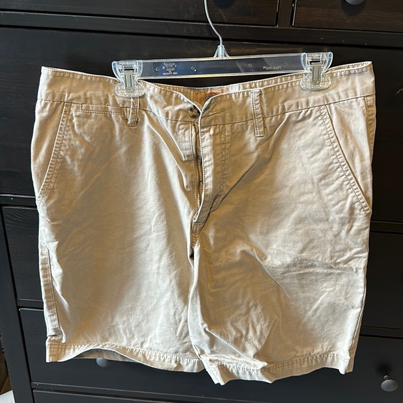 Khaki shorts - Picture 1 of 3